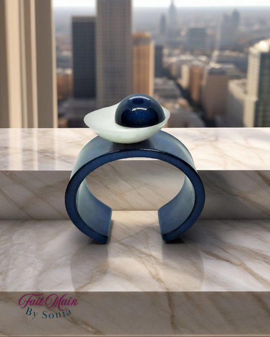 Bracelet minimaliste bleu/ blanc nacré fait main modèle unique