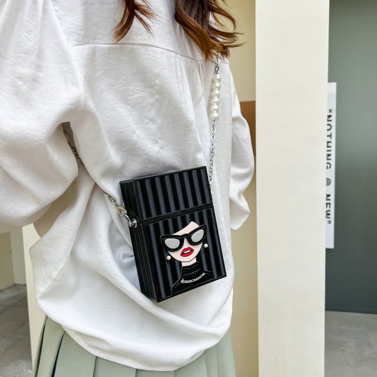 Sac messager à bandoulière avec chaîne et perle